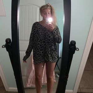 ⭐️cheetah pullover⭐️